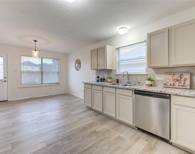 9926 Myrtle Field Lane - Photo Thumbnail 13