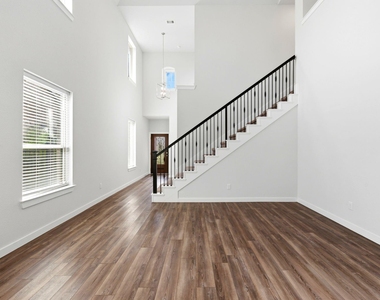 8017 Whisper Grove Drive - Photo Thumbnail 6