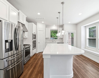 8017 Whisper Grove Drive - Photo Thumbnail 13