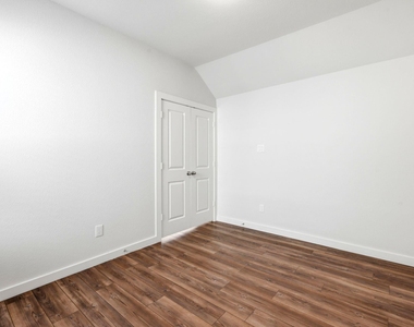 8017 Whisper Grove Drive - Photo Thumbnail 24
