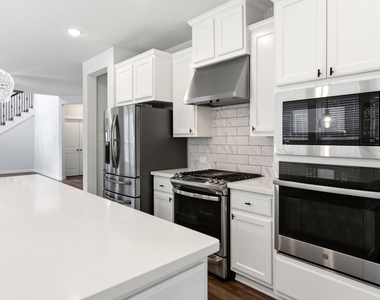 8017 Whisper Grove Drive - Photo Thumbnail 16