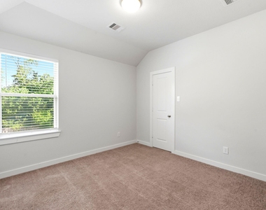 8017 Whisper Grove Drive - Photo Thumbnail 35