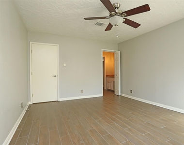 12870 Westella Drive - Photo Thumbnail 10