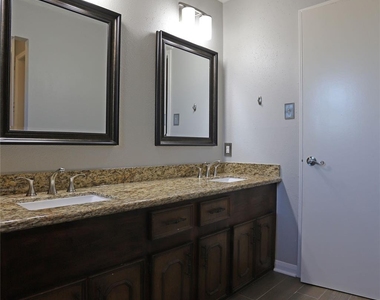 12870 Westella Drive - Photo Thumbnail 19