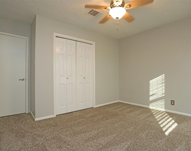 12870 Westella Drive - Photo Thumbnail 16