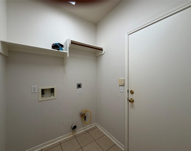 7426 Maple Run Drive - Photo Thumbnail 19