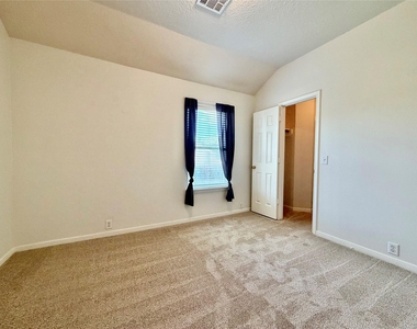 7426 Maple Run Drive - Photo Thumbnail 18