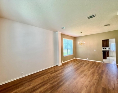 7426 Maple Run Drive - Photo Thumbnail 5