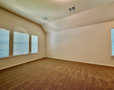 7426 Maple Run Drive - Photo Thumbnail 10