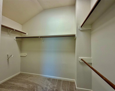 7426 Maple Run Drive - Photo Thumbnail 14