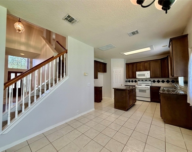 7426 Maple Run Drive - Photo Thumbnail 6