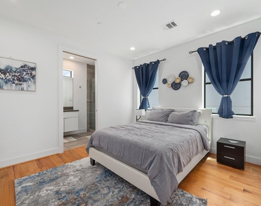 2239 N Macgregor Way - Photo Thumbnail 22