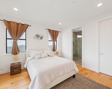 2239 N Macgregor Way - Photo Thumbnail 28