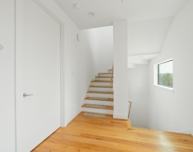 2239 N Macgregor Way - Photo Thumbnail 13