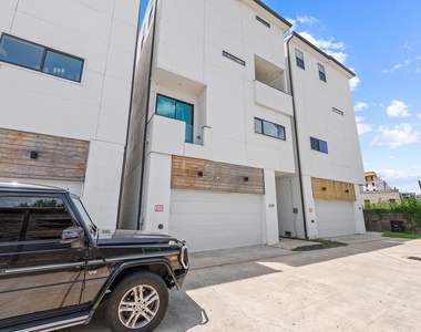 2239 N Macgregor Way - Photo Thumbnail 37