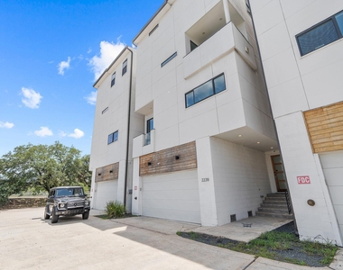2239 N Macgregor Way - Photo Thumbnail 36