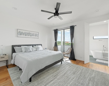 2239 N Macgregor Way - Photo Thumbnail 14