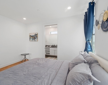 2239 N Macgregor Way - Photo Thumbnail 23