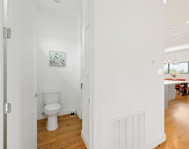 2239 N Macgregor Way - Photo Thumbnail 5