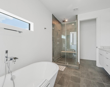 2239 N Macgregor Way - Photo Thumbnail 17