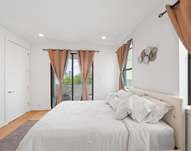 2239 N Macgregor Way - Photo Thumbnail 31