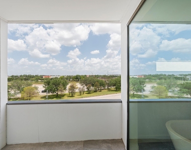 2239 N Macgregor Way - Photo Thumbnail 20