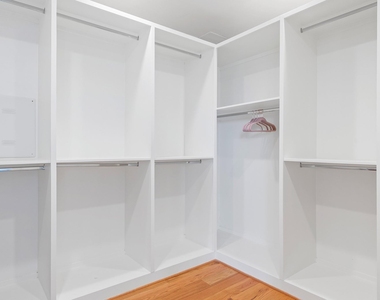 2239 N Macgregor Way - Photo Thumbnail 19
