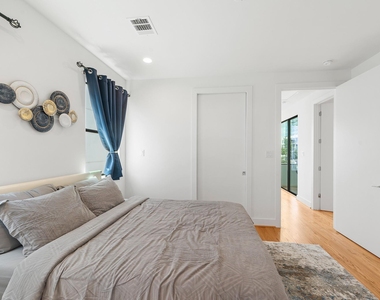 2239 N Macgregor Way - Photo Thumbnail 26