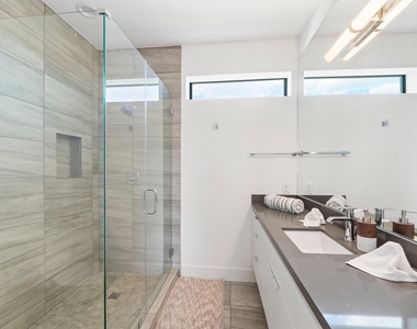 2239 N Macgregor Way - Photo Thumbnail 30