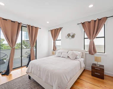 2239 N Macgregor Way - Photo Thumbnail 29
