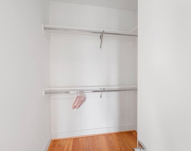 2239 N Macgregor Way - Photo Thumbnail 32