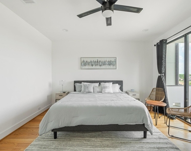 2239 N Macgregor Way - Photo Thumbnail 15