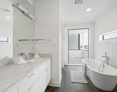 2239 N Macgregor Way - Photo Thumbnail 18