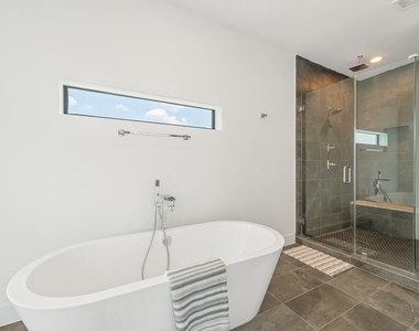 2239 N Macgregor Way - Photo Thumbnail 16