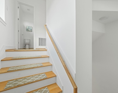 2239 N Macgregor Way - Photo Thumbnail 4