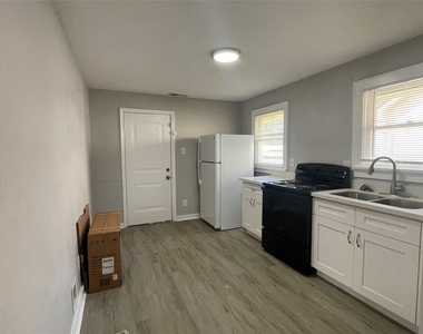 904 Fields Street - Photo Thumbnail 5