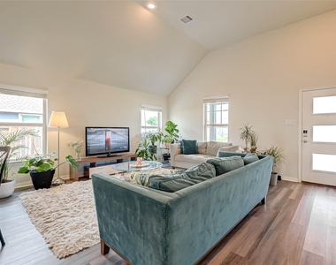 5027 Green Gate Trail - Photo Thumbnail 7