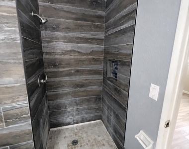 1425 Holland Street - Photo Thumbnail 10