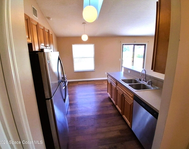 1304 Scottish Street Sw - Photo Thumbnail 2