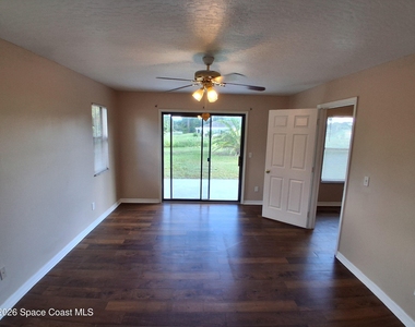 1304 Scottish Street Sw - Photo Thumbnail 8