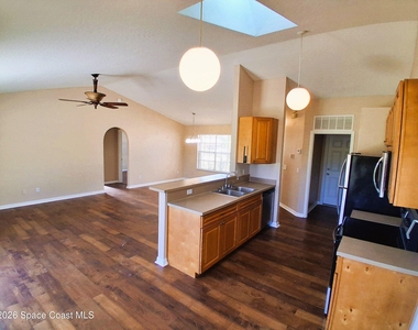1304 Scottish Street Sw - Photo Thumbnail 3