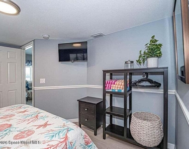 8600 Ridgewood Avenue - Photo Thumbnail 13