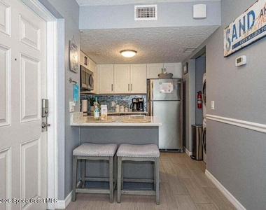 8600 Ridgewood Avenue - Photo Thumbnail 5