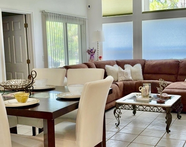 2141 Chinaberry Circle Se - Photo Thumbnail 3