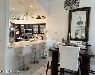 2141 Chinaberry Circle Se - Photo Thumbnail 4