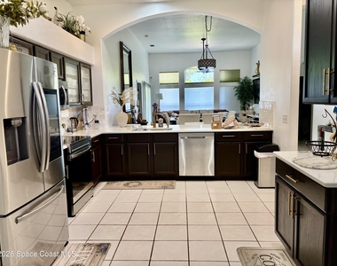 2141 Chinaberry Circle Se - Photo Thumbnail 5