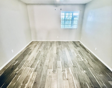 851 Dow Lane - Photo Thumbnail 17
