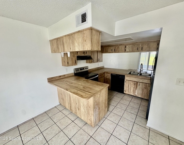 420 Catamaran Drive - Photo Thumbnail 1