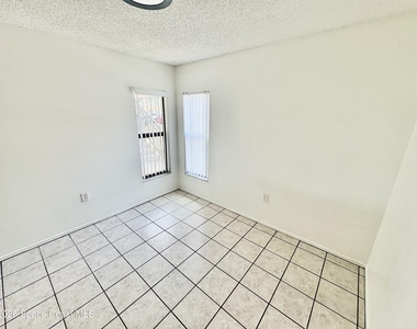 420 Catamaran Drive - Photo Thumbnail 5