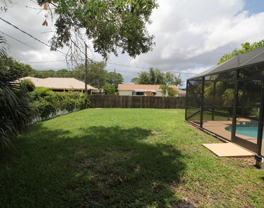 1735 Hazelton Street Nw - Photo Thumbnail 15